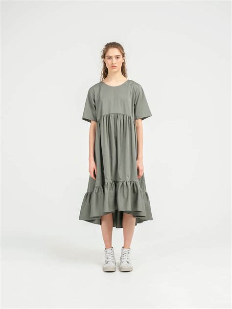 Платье с воланом из бамбука хаки