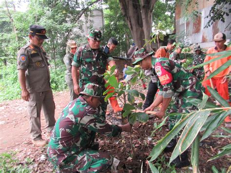 Lestarikan Lingkungan Hidup Kodim 0505 JT Tanam Pohon Lindung