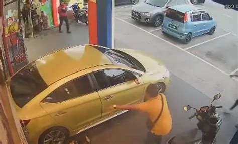 Budak Baju Kuning Rupanya Anak Issey Hampir Kena Langgar Kereta