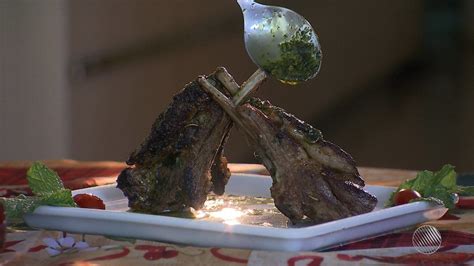 Panela de Bairro ensina receita de carré de cordeiro Culinária G1