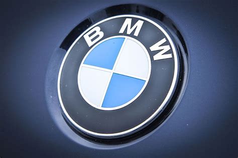 Asal-Usul Logo BMW, Benarkah dari Baling-Baling Pesawat?