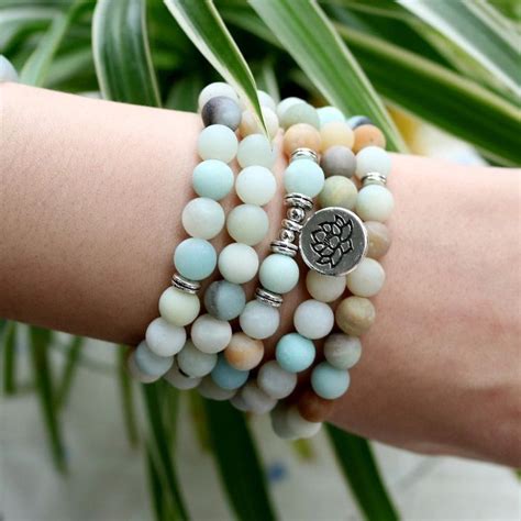 Tout Savoir Sur Les Bracelets Tibetains Notre Guide D Achat