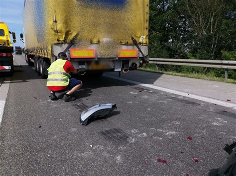 Stau Nach Auffahrunfall Auf A Am Walldorfer Kreuz