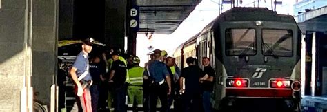 Roma Termini Travolta E Uccisa Da Un Treno In Stazione La Donna Si