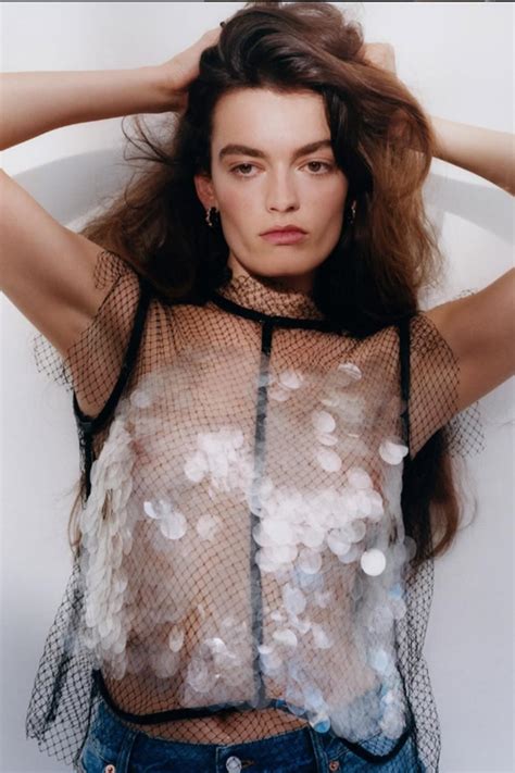 Sao phim Sex Education có gương mặt đẹp như thiên thần nhờ dưỡng da hiệu quả