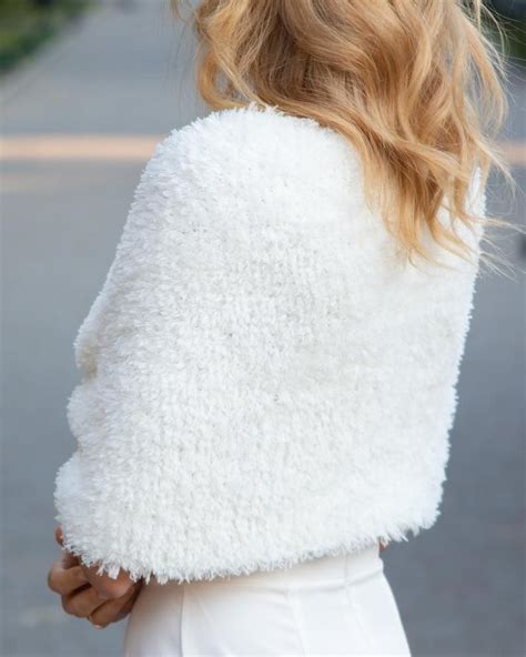 White Bridal Wrap Hand Knit Faux Fur Capelet Winter Wedding Etsy