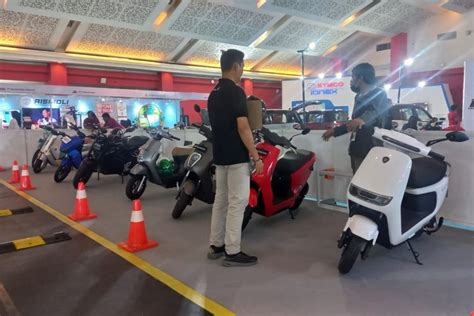 Foto Deretan Motor Listrik Yang Bisa Dicoba Di PEVS 2024