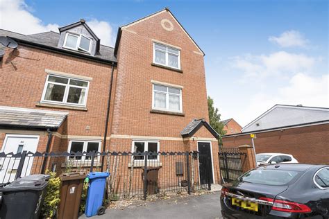 4 bedroom end of terrace house for sale in Butts Street, Leigh, WN7 3AE