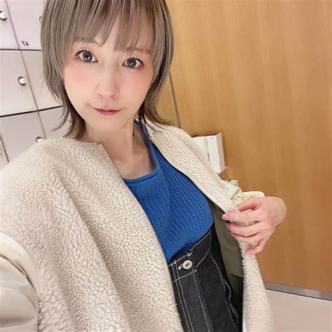 宮島咲良さんのインスタグラム写真 宮島咲良instagram 「ㅤㅤㅤㅤㅤㅤㅤㅤㅤㅤㅤㅤㅤ 私服戦隊ミヤジマン 上まで留めても途中で折っても いろいろ着れちゃう素敵デニム🤩 みんなは