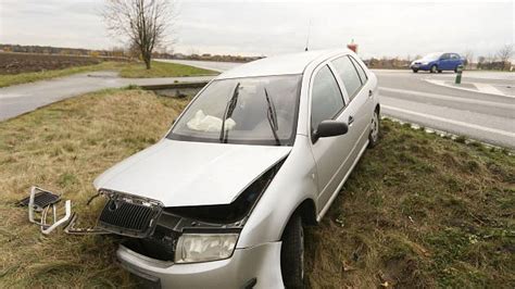 Fotogalerie Havarovan Fabia Je Na M St Nehody V Ce Ne T Den