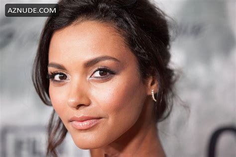 Jessica Lucas Sexy Flaunts Her Hot Cleavage In A Stunning Outfit At Gracepoint Premiere In