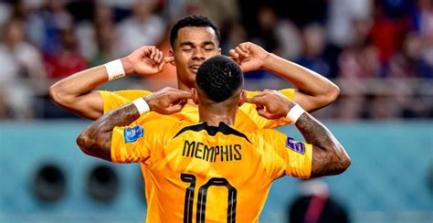 Gakpo En Memphis Houden Religieuze Sessies Bij Oranje Zon 15 Spelers