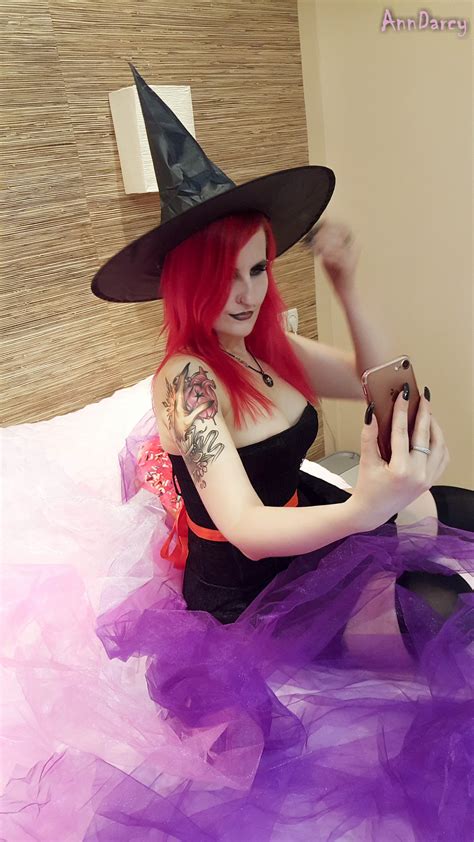 Redhead Babe Ann Darcy Exposes Her Wet Pussy Photos