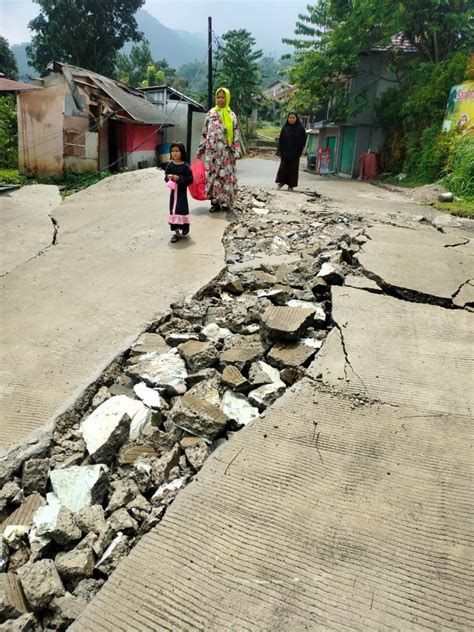 Penyebab Pergerakan Tanah Dan Contohnya