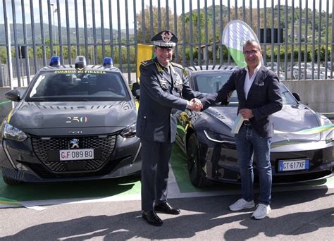 Guardia Di Finanza Salerno Inaugurata La Prima Stazione Di Ricarica