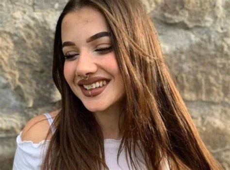 Ragazza Di 16 Anni Morta Nelle Braccia Della Mamma Il Nonno Accusa I