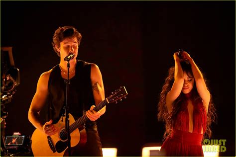 Watch Shawn Mendes Camila Cabello Perform Senorita Live At Amas