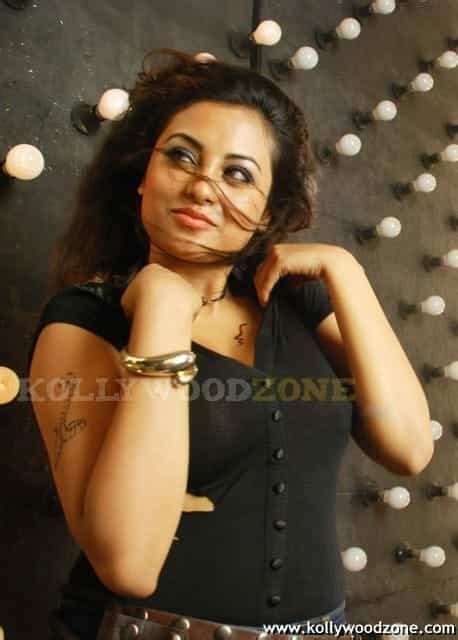 Actress Meenakshi Hot Stills Kollywood Zone