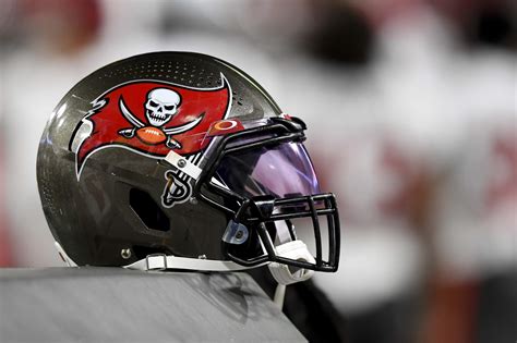 Ranking All 32 NFL Helmets From Worst To Best - New Arena