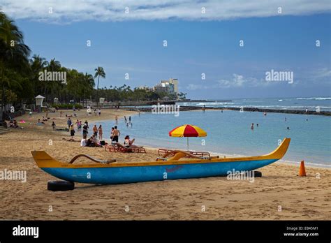 Outrigger boat, Waikiki Beach, Honolulu, Oahu, Hawaii, USA Stock Photo - Alamy