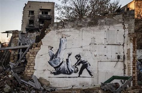 Banksy In Ucraina Il Significato Delle Opere In Zona Di Guerra