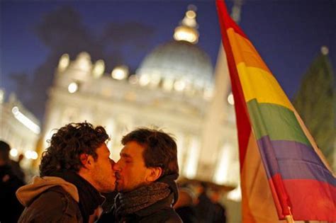 Pela primeira vez grupo católico gay é recebido pelo Vaticano