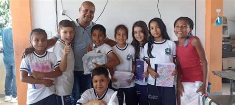 Alcalde Del Valle Del Guamu Z Entrega Kits Escolares Miputumayo Noticias