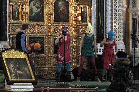 Russian Court Bans Pussy Riots Extremist Videos Metro News