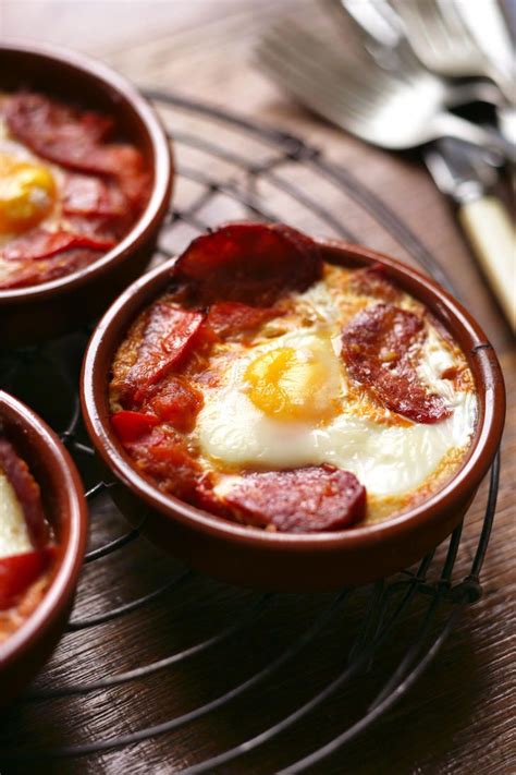 Baked Eggs With Tomato And Chorizo Recipe Food Recipes Gourmet