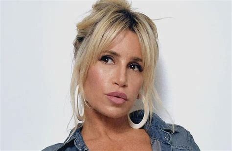 Florencia Peña se paró de espaldas a la cámara y exhibió su retaguardia vestida con una bikini