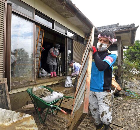 豪雨被災地ボランティア足りない コロナ禍で県内限定、国道も寸断｜【西日本新聞me】