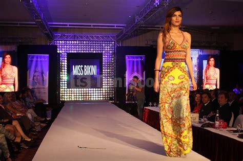 Festival des jeunes créateurs de mode Défilé de maillots de bain Miss Bikini