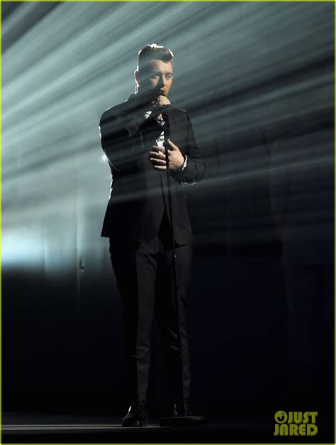 Sam Smith Performs Lay Me Down At BRIT Awards 2015 Video Photo