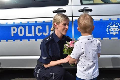 Została chwila na wysłanie zgłoszenia Wskaż policjanta który pomógł