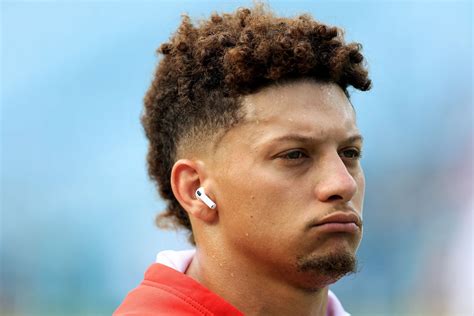 What is Patrick Mahomes' Contract Breakdown? Know his Salary, Bonuses ...