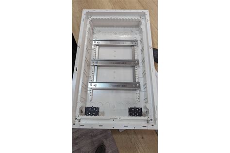 Шкаф внутреннего монтажа ABB Uk636e3 на 36м с винтовыми n/pe ...