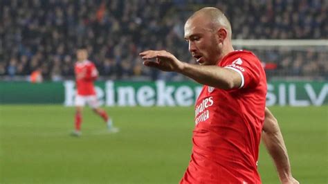 Aursnes eleito jogador da semana na Liga dos Campeões Benfica