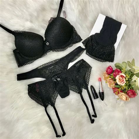 Lingerie Pe As Cinta Liga E Meia Cal A Em Renda Preta Suti