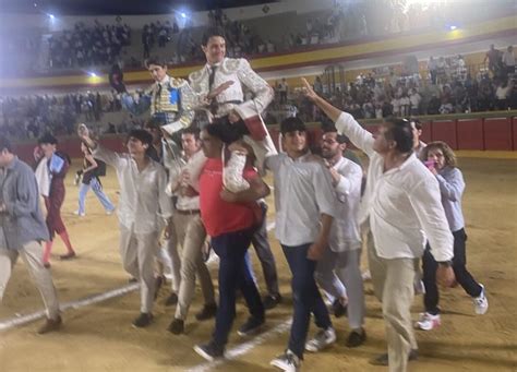 Estepona Tarde Triunfal De Roca Rey Con Cuatro Orejas Y Un Rabo Junto