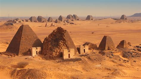 Pyramids of Meroë by Google EMEA Brand Studio - Experiments with Google