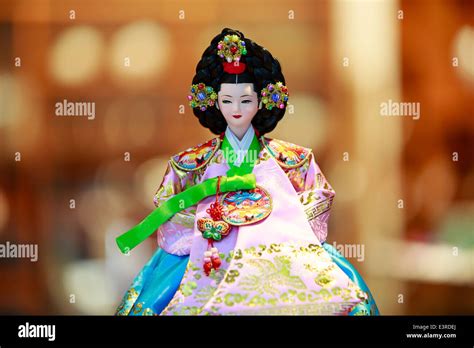 Korean Traditional Clothing Fotos Und Bildmaterial In Hoher Aufl Sung