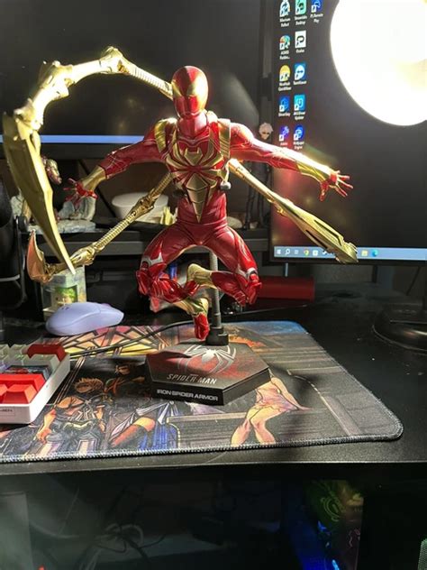 HOT TOYS MARVELS Spider Man Spider Man Iron Spider Armor Th Scale PicClick UK