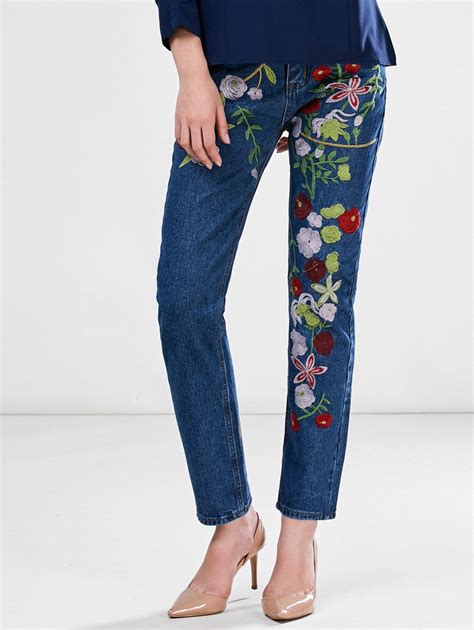 41 Off 2021 Floral Embroidered Ankle Jeans In Blue Dresslily