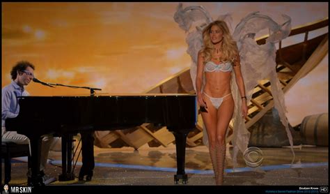 Naked Doutzen Kroes In The Victorias Secret Fashion Show