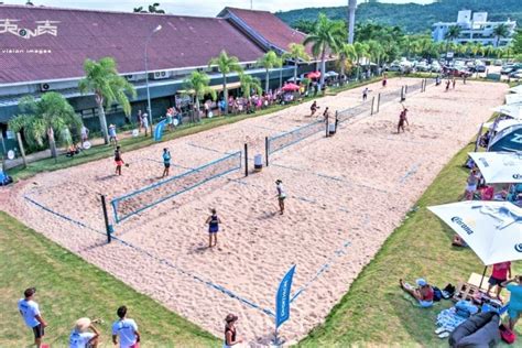 Aulas e locação de quadras de beach tennis no Jurerê Sports Center