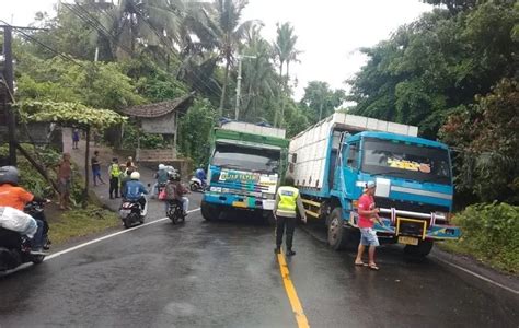 Dua Truk Mogok Di Tanjakan Samsam Bikin Macet Total Pos Bali