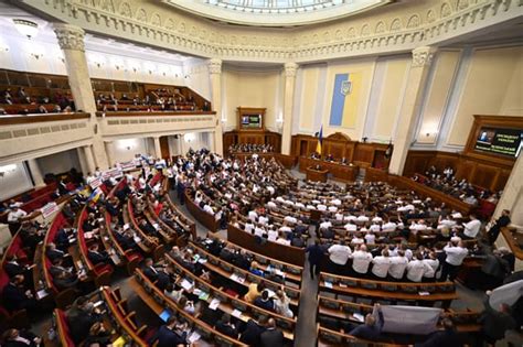 Guerre En Ukraine Le Parlement Ukrainien Annule Sa S Ance Face Un