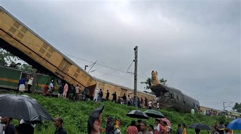 மேற்கு வங்கம் காஞ்சன்ஜங்கா எக்ஸ்பிரஸ் சரக்கு ரயில் விபத்து 25 பேர்