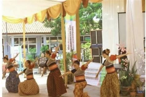 Mengenal Budaya Indonesia Yaitu Seni Jaipong Tarian Khas Yang Berasal