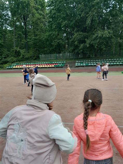 Zabawy podwórkowe Gra w zbijaka i głupiego Jasia Przedszkole nr